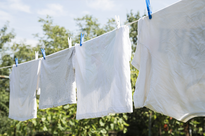 ¿Cómo resolver los problemas de manchas de protector solar en la ropa con Corine de Farme?