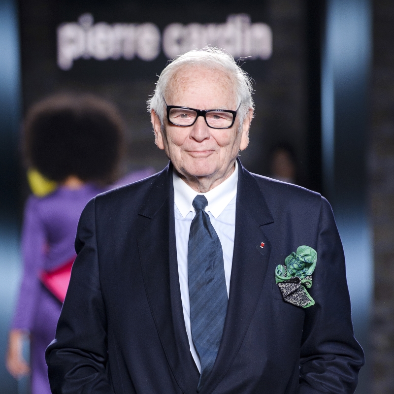 Pierre Cardin creador de moda y perfumista.